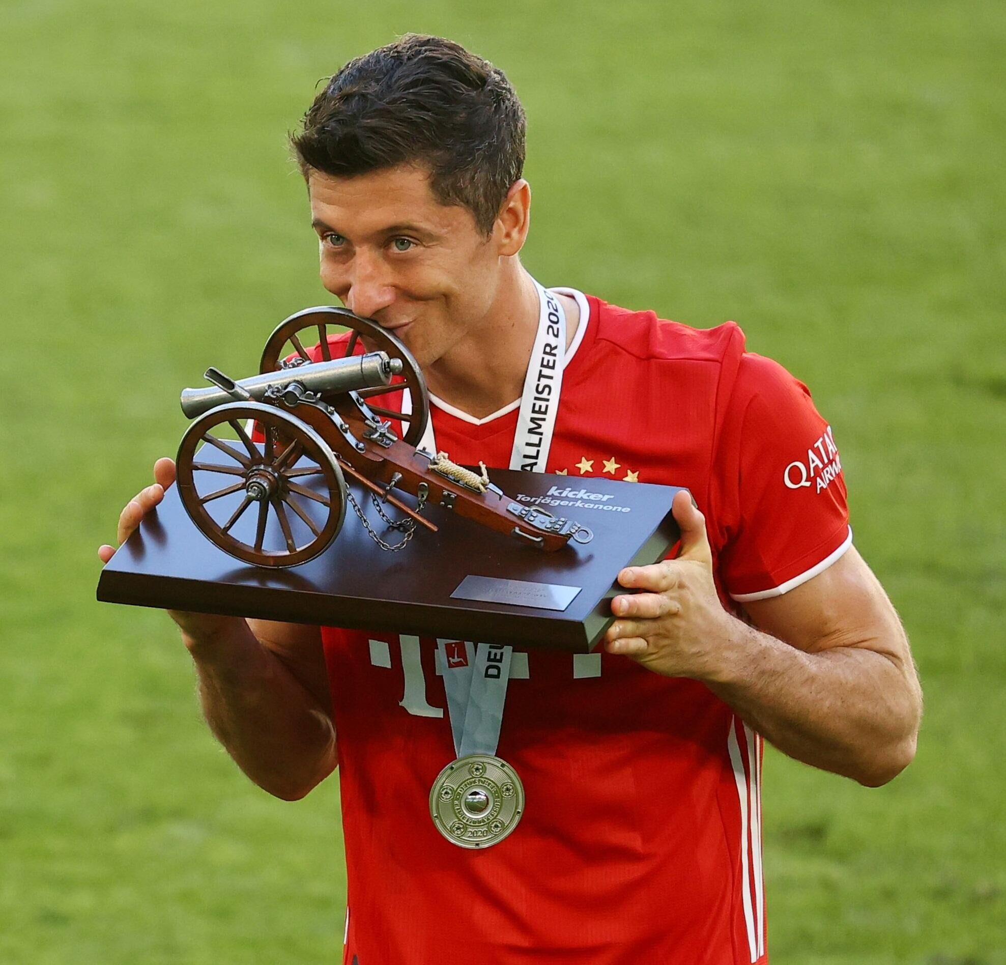 开云体育平台APP-包含尤文绝杀那不勒斯，莱万乌龙送礼法甲的词条