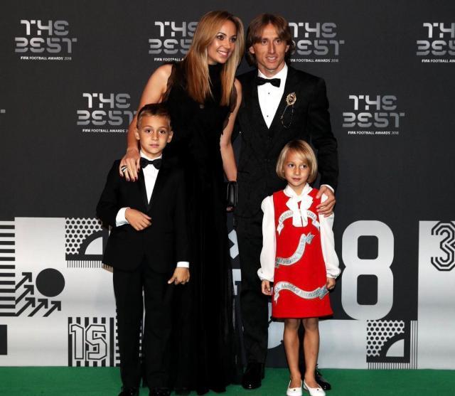 包含马竞险胜曼联，莫德里奇乌龙送礼法甲的词条